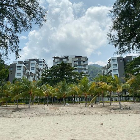 By The Sea @ Cozy Beachfront Home Batu Feringgi Exterior foto