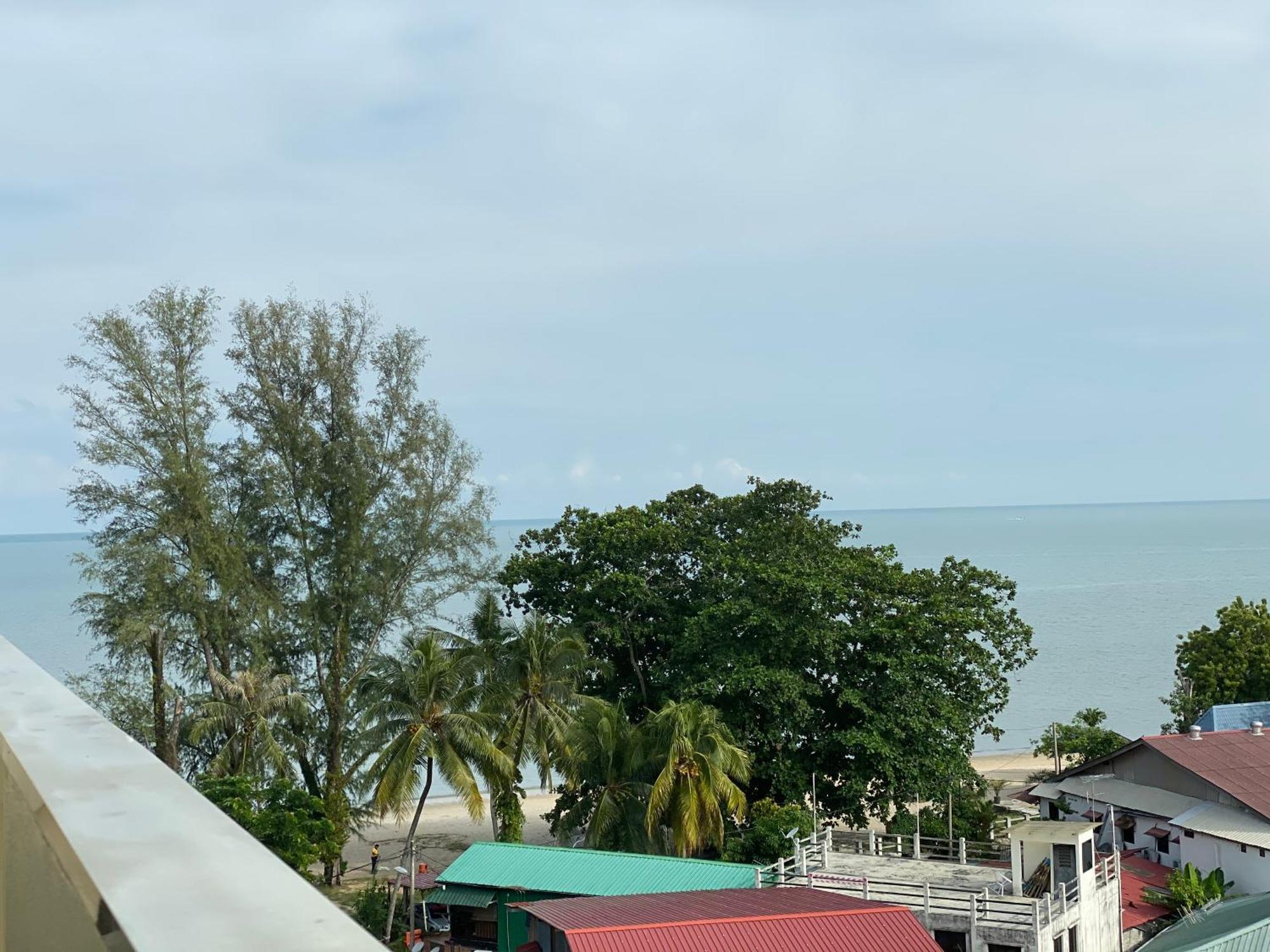 By The Sea @ Cozy Beachfront Home Batu Feringgi Exterior foto