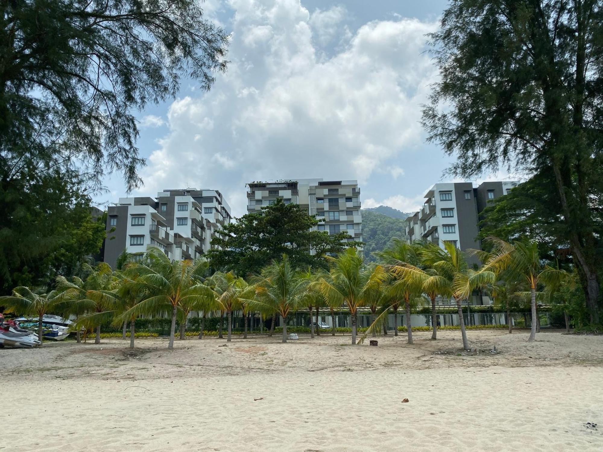 By The Sea @ Cozy Beachfront Home Batu Feringgi Exterior foto